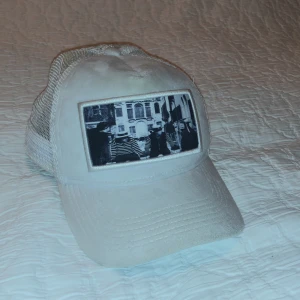 Vit Emilio Pendenza keps - Skick: 6/10 Nypris: 550kr Inköpt hösten 2022 Frakt ingår ej 📍Stockholm  Billigare vid snabb affär 