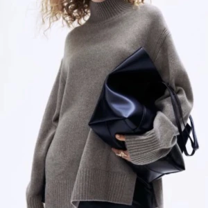 Polotröja - Säljer denna superfina polotröja från hm då den inte kommer till användning💗hör av dig om du har några frågor!