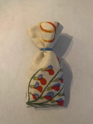 Josef Frank doftpåsar - Handgjorda Josef Frank doftpåsar med doften lavendel eller kamomill. Perfekt för skor, träningsväska och garderob.
