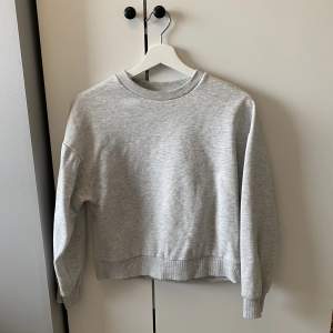 Sweatshirt från Gina Tricit i storlek S 🕸️