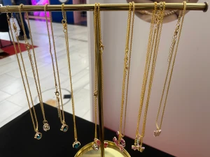 Halsband från Jewelstar - Handgjorda och miljövänliga halsband från Jewelstar. 1 för 69 eller 3 för 149.