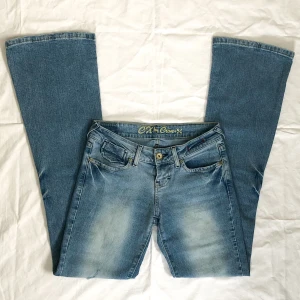 lågmidjade jeans  - !Använd köp nu! midja:72+stretch innerben:85🫶 jag är 169 med w28 som referens (paketpris vid köp av flera jeans)