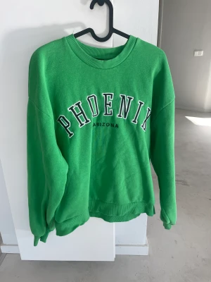 Grön tröja - Nytvättad, bra skick och använt få gånger 