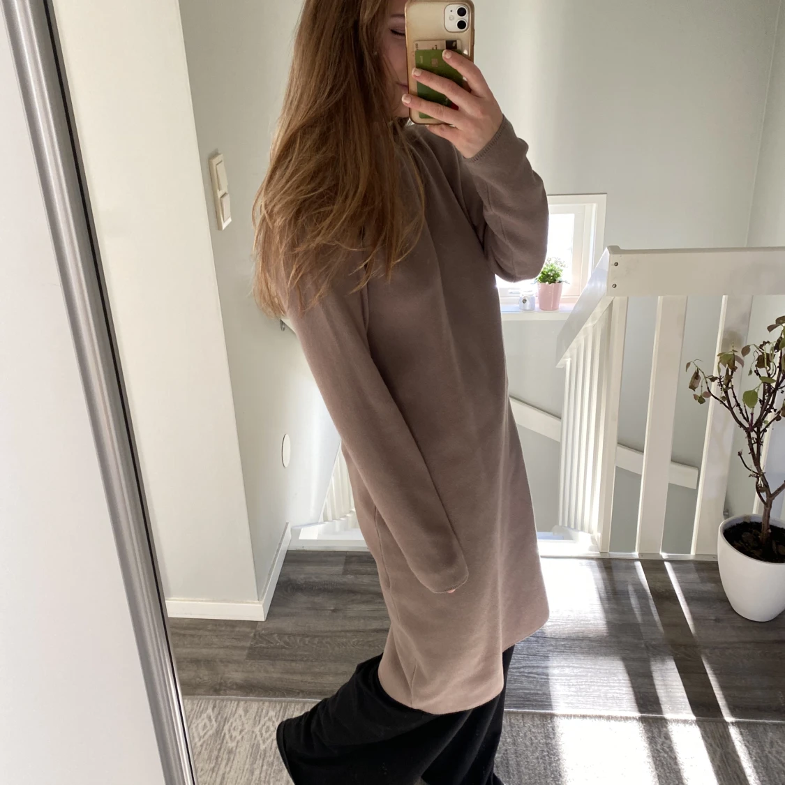 Brun finstickad klänning - 90