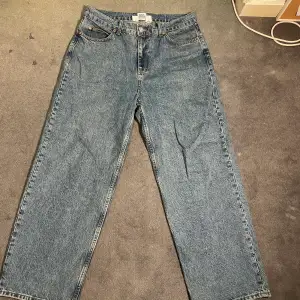 Baggy jeans från BDG by Urban Outfitters Storlek 32/32 Använda men inga skador eller märken förutom lite slitage vid änden av benet