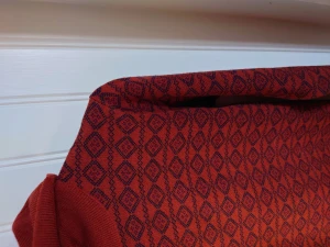 Stickad tröja  - Aldrig använd. 