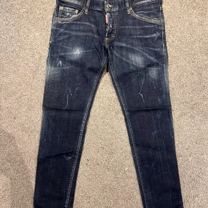 Dsquared jeans - Säljer dessa d2 Jeans eftersom de har blivigt för små.