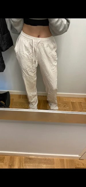 Linnebyxor - Helt nya low waist linnebyxor. Strl xs men passar även S. Säljer pågrund av att jag har flera.