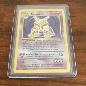 Alakazam holo 1/102, Base Set - Pokémon kort - Skick enligt bilder. Föreslå rimligt pris.