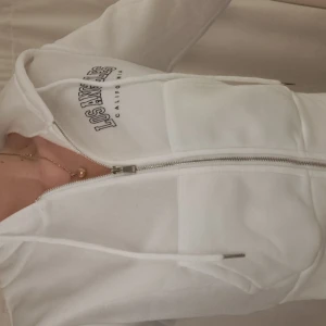 Kofta  - Gillade inte materialet och tyckte den var för kort annars väldoft fin