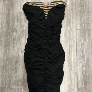 Klänning - Festklänning använd bara en gång 