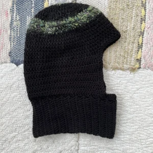Balaclava - Egenvirkad balaclava! Hämta i Varberg eller betala 29 kr i frakt! Skriv vid frågor💚 Kika in på profilen för mer virkat🖤