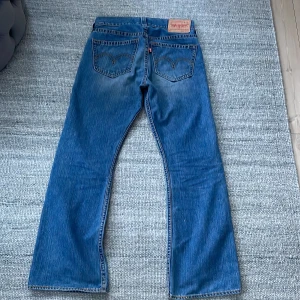 Vintage levis jeans  - Som modellen 512 med lite snygg bootcut, size 31/30 men sitter mer som 31/32! 