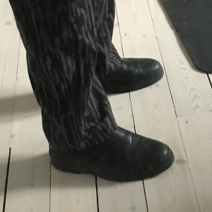 Vagabond-boots - Ett par läckra läderboots i bra kvalle, biker-style! Extremt sköna och snygga!