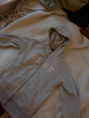 Gant tröja - Näst intill aldrig använd, Stl L i barn men sitter som en S i vuxen storlek