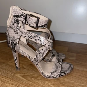 Klackar - Klackar  Storlek 36 Bra skick!