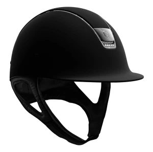 samshield hjälm - Jag säljer nu min ridhjälm då jag slutat rida. Det är en svart samshield hjälm med bling. Jag har aldrig ramlat av i den eller tappt den. Det är storlek 56. Nypris: ca 7000kr men jag säljer den för 2000+frakt!!🤩💗