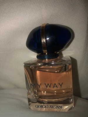 Giorgio Armani My Way - Hej ! Säljer nu min Giorgio Armani My Way på 30 ml. Inga sprut tagna så den är helt oanvänd endast öppnad ur förpackning ✨ Nypris: 639 kr Kan tänka mig gå ner i pris vid snabb affär 🌺 Luktar väldigt fint men är för söt för min smak💗