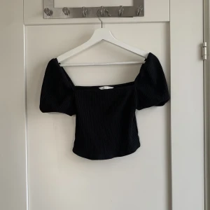 Svart topp - Fin svart topp från H&M i storlek S
