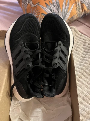 Adidas ultraboost - Adidas ultraboost, helt iambända, stotlek:36.