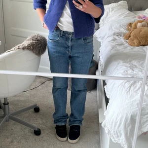 Jeans - Säljer dessa superfina mid waist jeans från pioneer som inte har kommit till användning  i w32/l34 dom är långa på mig som är 172💕