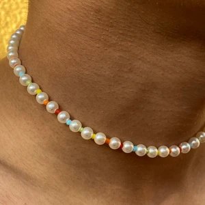 Somrigt multi-färg halsband 🍉 - Handmade with lots of love <3 Om du är interessed efter fler bilder kan du gärna skriva inne på DM :)  