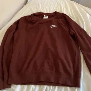 Nike  - Säljer denna Nike tröja eftersom jag aldrig använt den💗 