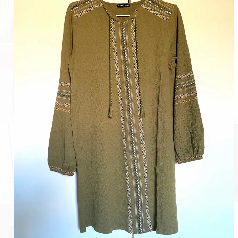 Lång tunika som fungerar som en kort klänning 💚 Olivgrön färg 💚. Klänningar.