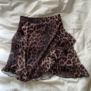 nelly minikjol - söt minikjol i bra skick, 170 kr inkl frakt