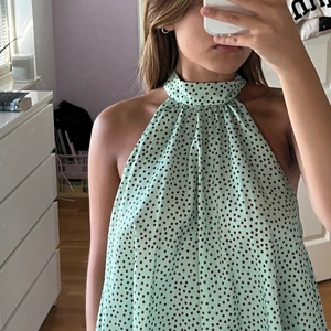 Sommartopp - Sommartopp från zara med knyt i ryggen, supergullig! 