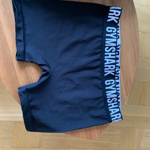 Nya Shorts Gymshark strl M  - Nya shorts fr Gymshark i strl M. Endast provade. Pristagg kvar. Färg svart. 