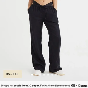 linnebyxor som är slutsålda storlek xs - HÖGSTA BUDET ÄR 300kr INKL FRAKT JUST NU SÅ BUDA ÖVER DET❗️❗️ säljer dessa jättefina linnebyxor ifrån hm som är slutsålda! de är i storlek xs och endast använda en gång💕 vid frågor skriv privat