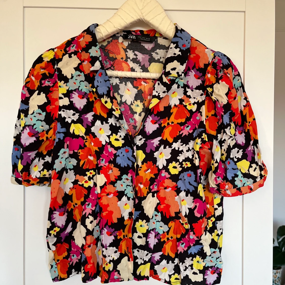 Blommig kortärmad skjorta