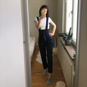 Blå suspender byxor  - Paperbag från pull and bear 