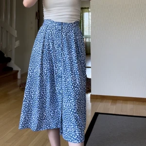 Midikjol  - Midikjol från Monki!