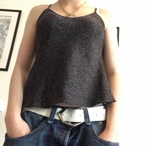 prickigt linne - super somrigt linne med korsade band på ryggen även mer öppen rygg. Super lufftigt och gulligt till sommaren. 