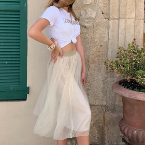 💫Neo Noir kjol💫 - En sommarhärlig kjol från Neo Noir som har använts några gånger. Storleken är XS, passar även mig som är S. 🌞✨💫  Köparen står för frakt:)