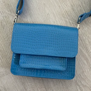 Hvisk blå väska - Hvisk väska i blått💙💙 bra skick (se bilder) 🌟