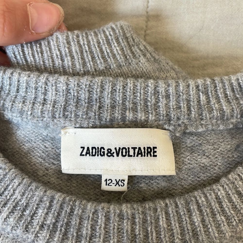 Säljer denna fina tröja från Zadig . Tröjor & Koftor.
