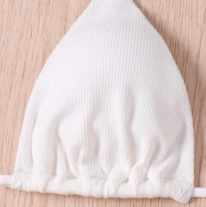 Bikini  - Vit bikini från SHEIN, aldrig använd!! 😊😊