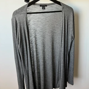 Lång grå kofta💫 - Kom med prisförslag om du är intresserad!🌺