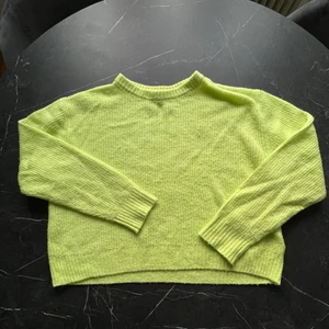 Tröja XS - Croppad supercool neontröja!! Såå mysig!