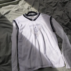 Dolce gabbana vintage mens mesh M - Says XL, but fits like a M/L. Vintage and extremely rare. If you don't understand what it is, please don't waste our time and message. Payment preferred trough swish, but we can work anything out :) 