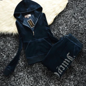 Juicy couture Dress Xs/s - Storlek Xs/s passar båda storlekarna. (INTRESSEKOLL) är nyfiken på hur mkt jag skulle kunna sälja  dom hära för, finns en liten tanke att sälja dem,  Använda ett fåtal gånger.