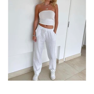 Linne byxor - Linnebyxor från design by si som är oanvända.  Stl XS/S men extra längd i benen.  Skriv privat för fler bilder!  (låna bild)