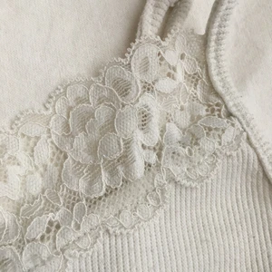 Linne - ( intressekoll ) vitt linne med volang || Köpare står för frakten, frakten är 45kr 💓💓