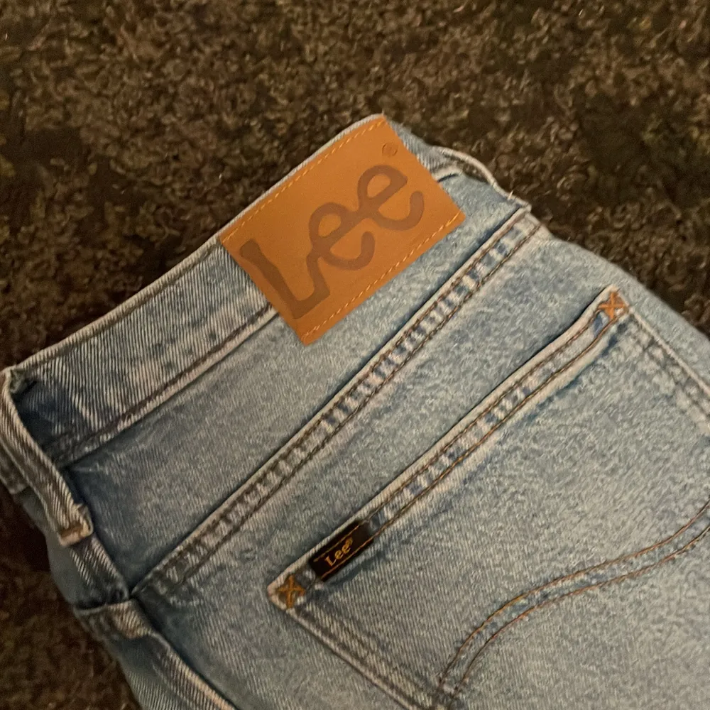 Ett par jeans från Lee köpta på Carlings. Nypris var 800.. Jeans & Byxor.