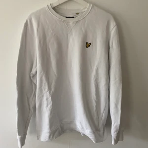 Lyle & Scott - Säljs då den inte används mer pga blivit för liten för sambon🌸. Ull man ha flera grejer så kan vi komma fram till ett bra paketpris☺️