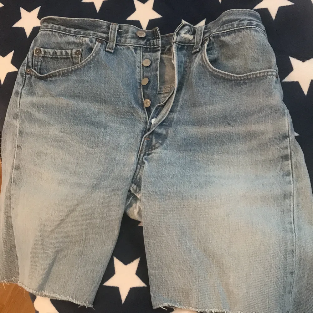 Oklart vilken storlek men för små för mig som har 38/40. Shorts.