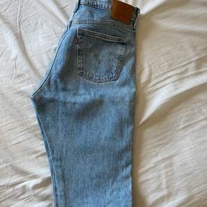 Levis jeans  Modell: Skinny Strl: 29/30 Använda 2 gånger, dvs. som nya 